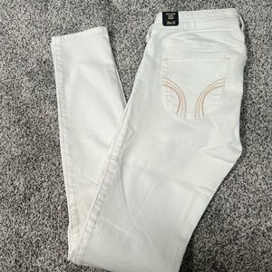 BNWT Hollister low rise white super skinnies size 26